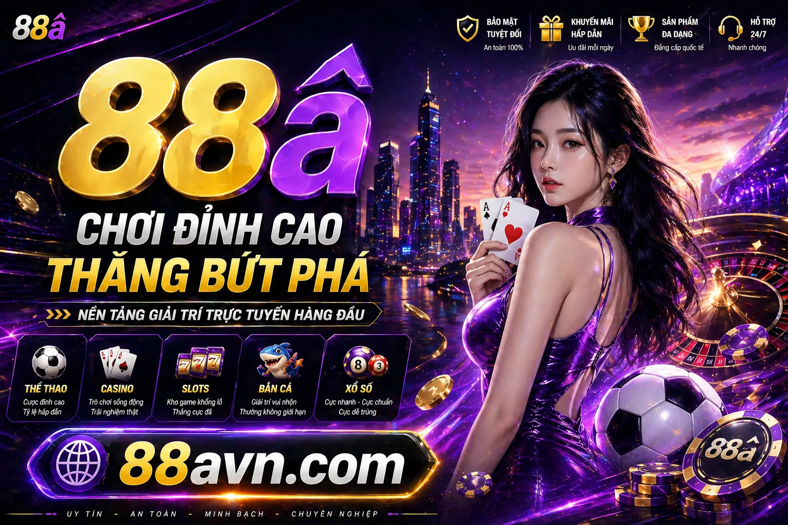 Sân quần vợt với vợt và bóng, vận động viên đang giao bóng
